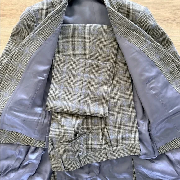 SuitSupply : Men's Grey and Blue Plaid Wool Suit w/ Vest 40R